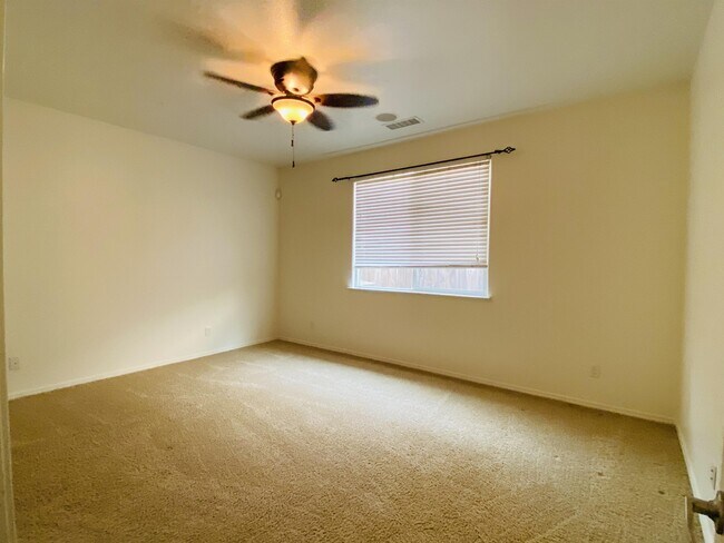 Building Photo - 5577 N Plum Ln