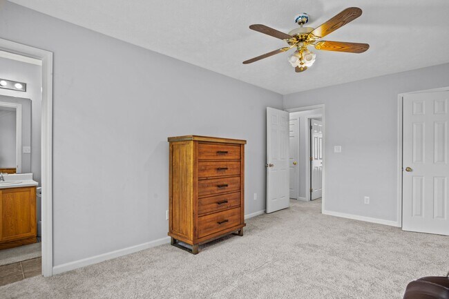Building Photo - 3bed/2bath Located Right on Campbells Campus!