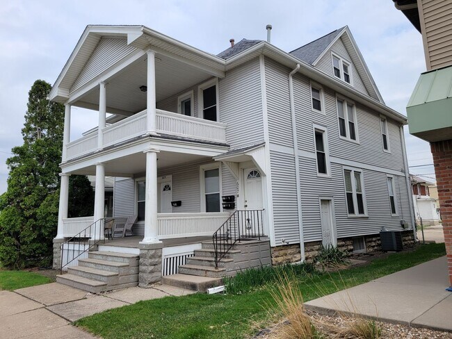 Building Photo - 605-607 1st Avenue SW