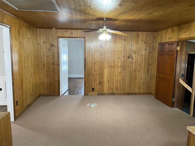 Building Photo - 2 BED, 1 BATH HOME LOCATED IN DENTON!