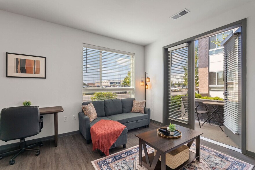 Primary Photo - 6160 N Rural St