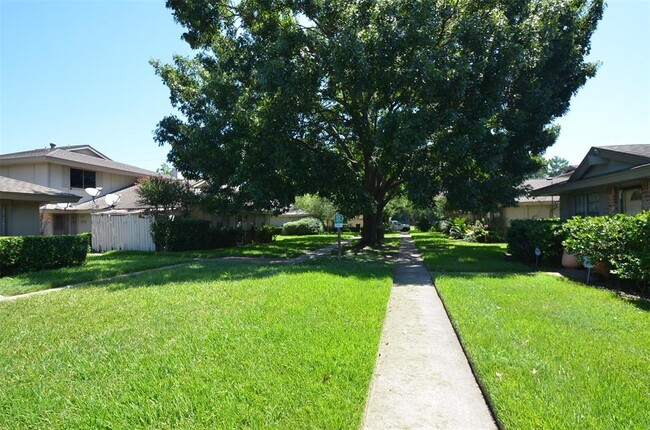 Building Photo - 5650 Birchmont Dr