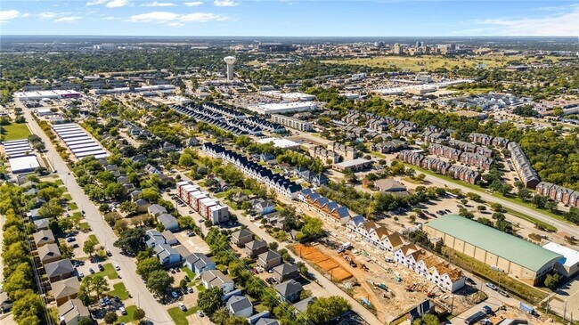 Building Photo - 307 Sterling St