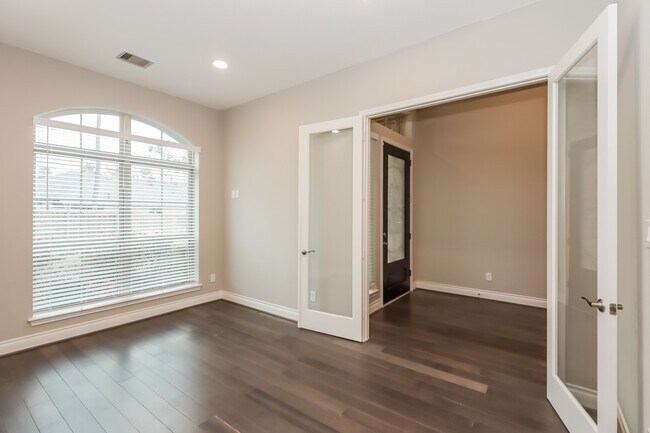 Building Photo - 8100 Tyrell Hgts Rd