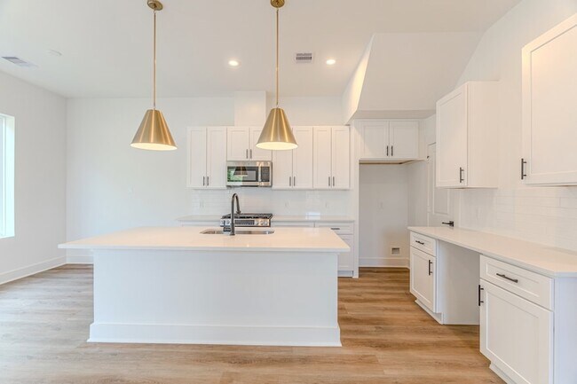 Building Photo - 7628 Inwood Hls Ln