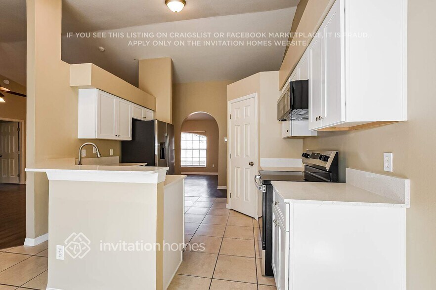 Building Photo - 936 Forest Hill Dr