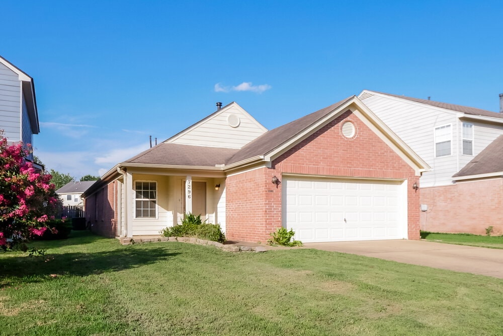 Building Photo - 7296 Green Ash Dr