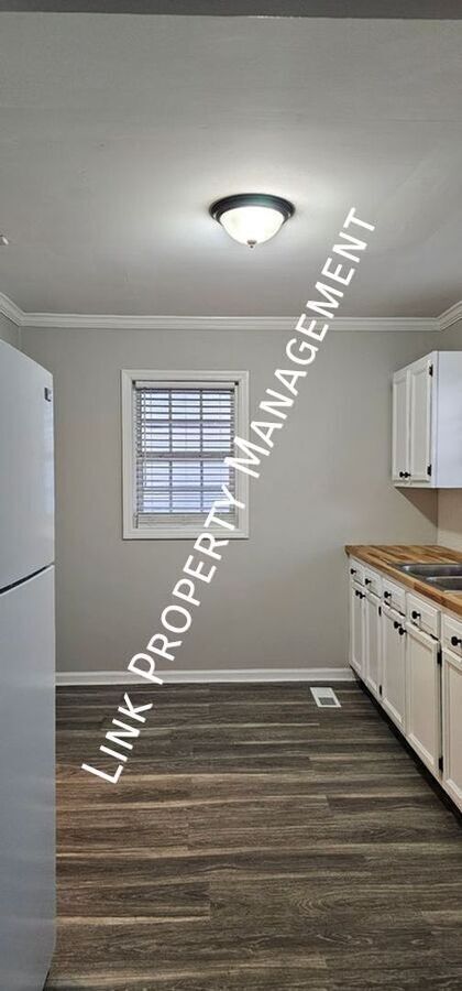 Building Photo - 2310 N Chamberlain Ave