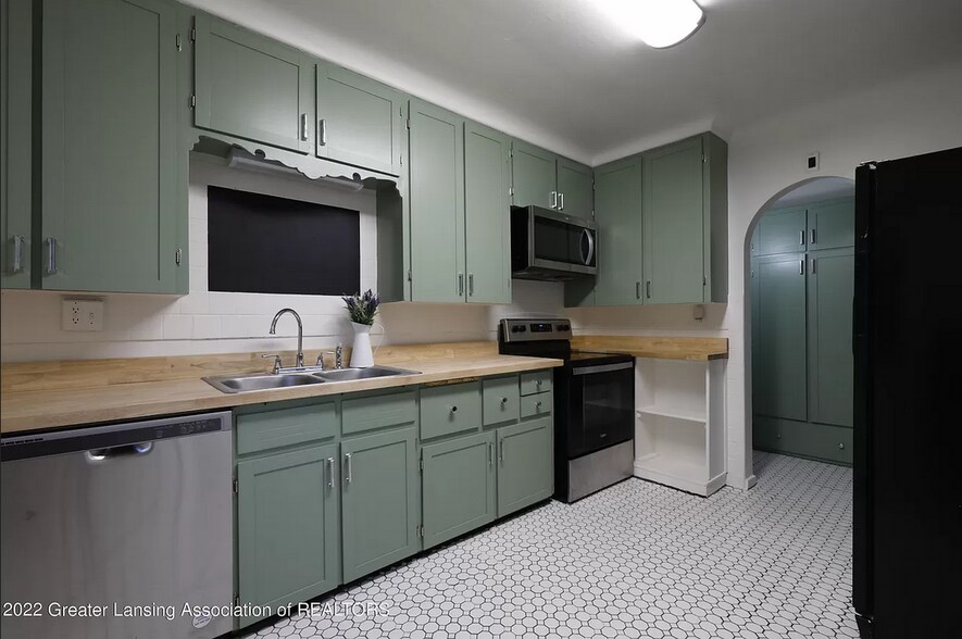 Building Photo - 504 N Walnut St