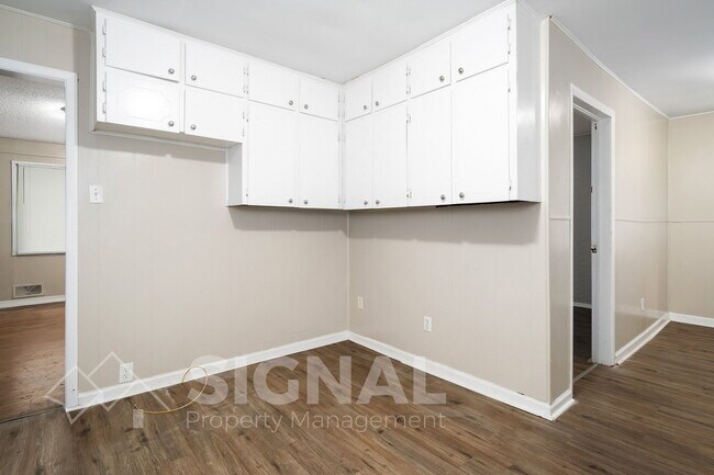 Building Photo - 5117 Highland Ave