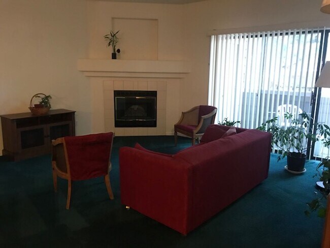 Building Photo - Very nice 2 bedroom 2 bathroom condo at Mountain Gate II.