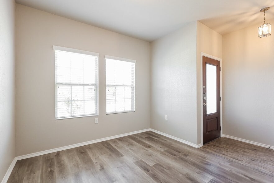 Building Photo - 5930 Bridle Bnd