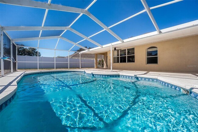 Building Photo - 1442 Lake Shore Ranch Dr