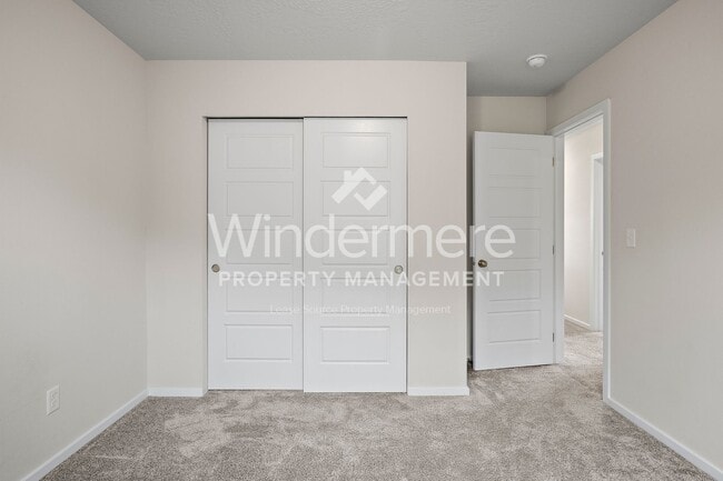 Building Photo - ***Half off 1st full month's rent*** LIber...