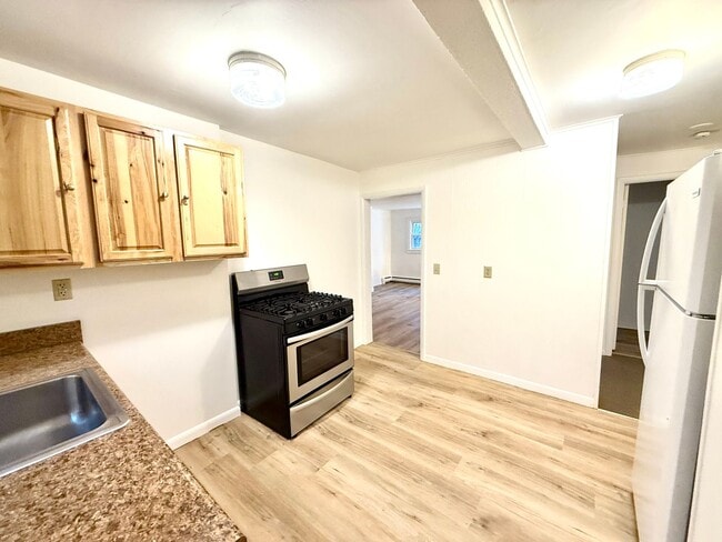 Building Photo - 473 Wilbur Ave