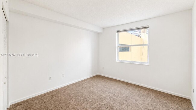 Building Photo - 17150 N Bay Rd
