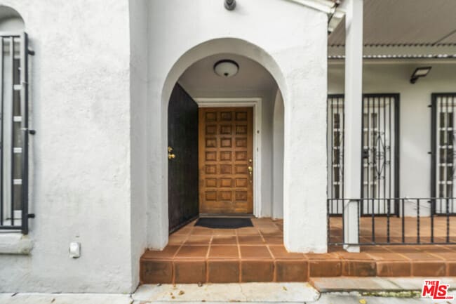 Building Photo - 369 S Virgil Ave