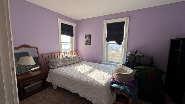 Building Photo - 1712 W 3rd St