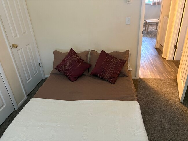 Building Photo - 217 Foss St W