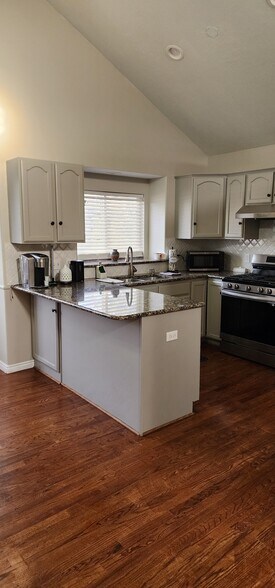 Building Photo - 1160 N Colonel Rd