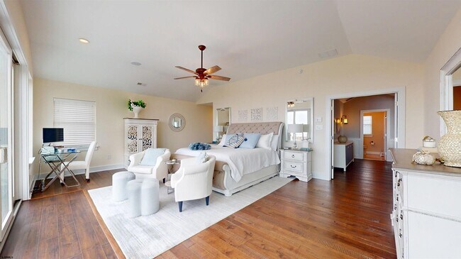 Building Photo - 404 21st St S