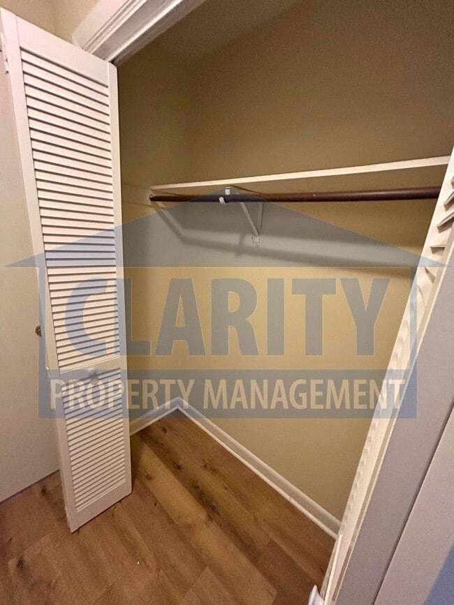 Building Photo - Three bedroom home w/ two bonus rooms!