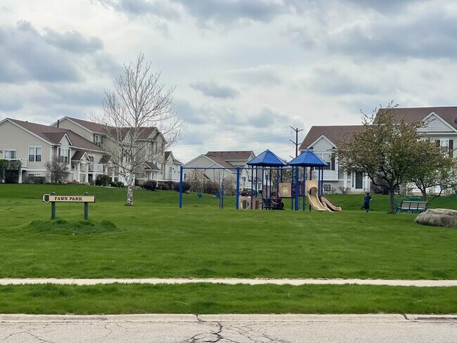 Building Photo - 1624 Fieldstone Dr N