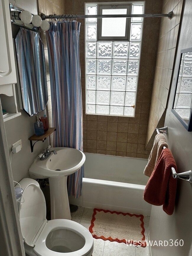 Building Photo - 2102 W Belle Plaine Ave