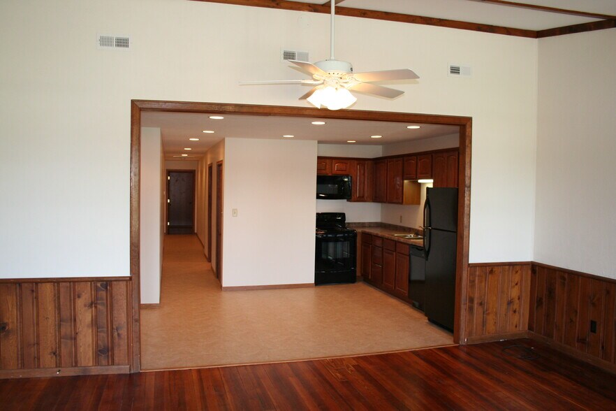 Kitchen/Hallway - 112 S Waupansie St