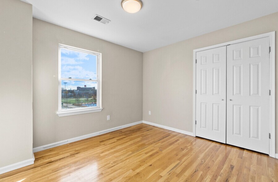 Building Photo - 431 Bramhall Ave