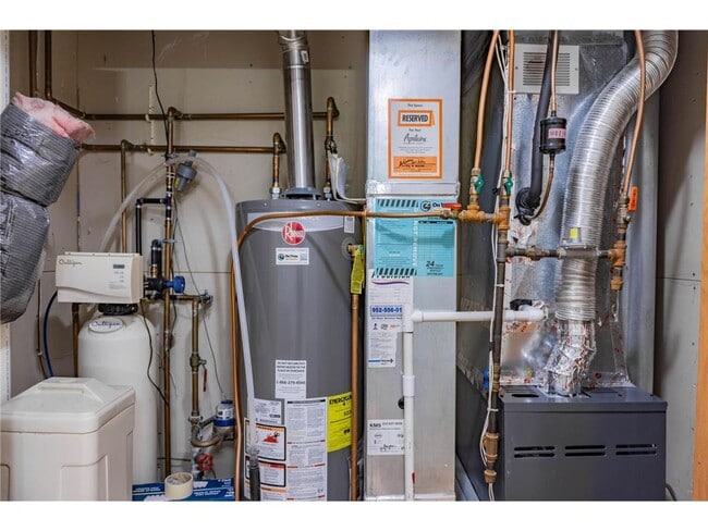 Building Photo - 1122 Crystal Pl W