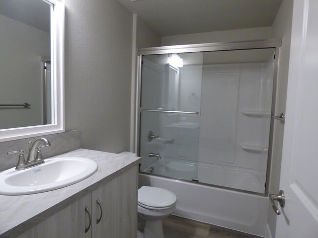 Building Photo - Merry Christmas!  This home is available now, with December rent free!