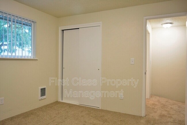 Building Photo - 1673 Dollar St