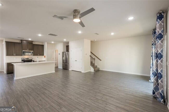 Building Photo - 345 Timberland Ave