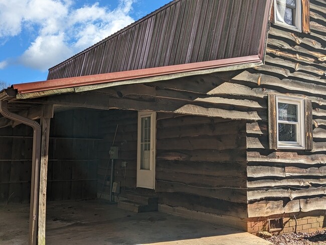 Building Photo - 2867 Airport Rd