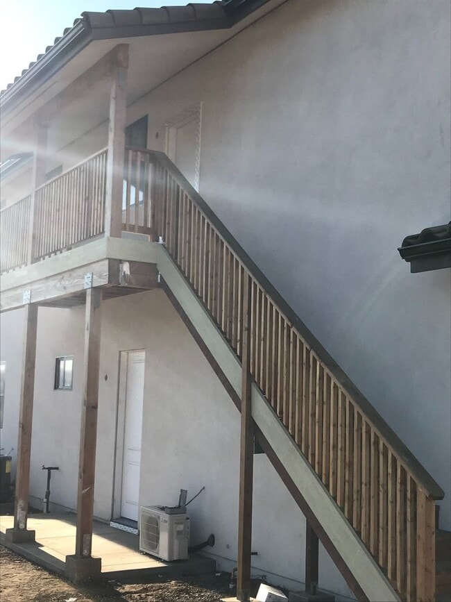 Building Photo - Upstairs Two Bedroom with views!