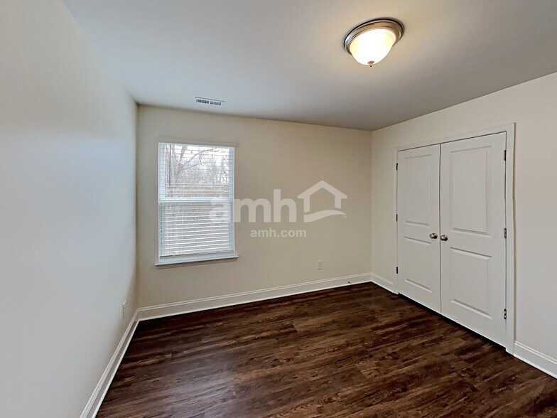 Building Photo - 1006 Bentley Pl