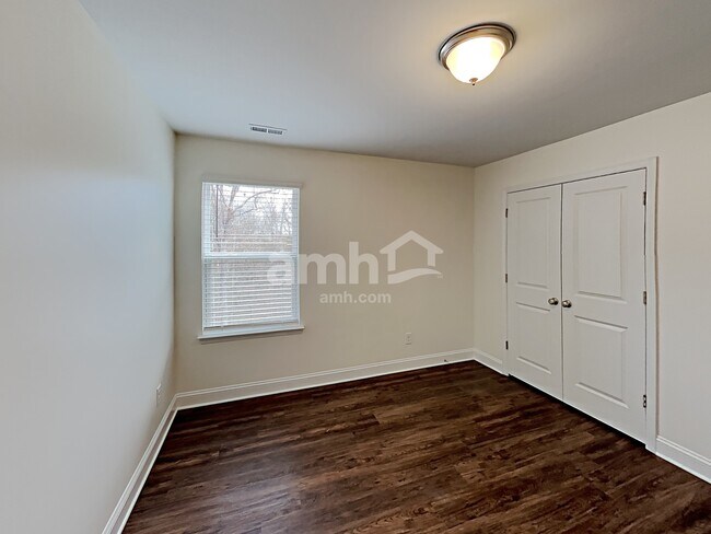 Building Photo - 1006 Bentley Pl