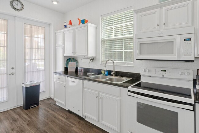 Building Photo - 4810 S Amstel Dr