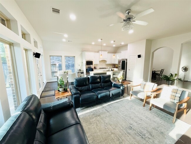 Building Photo - 2507 Elmwood Trl