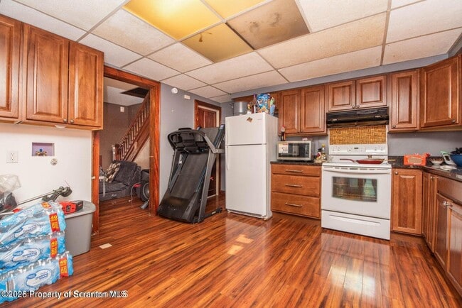 Building Photo - 947 William St