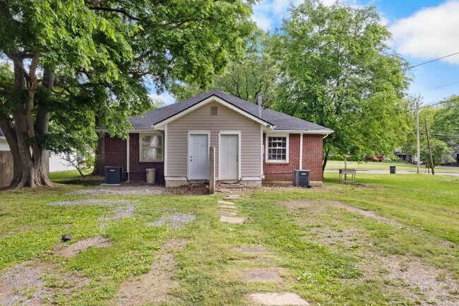 Building Photo - 815 Stafford St