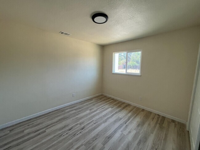 Building Photo - 3021 Farris Ave