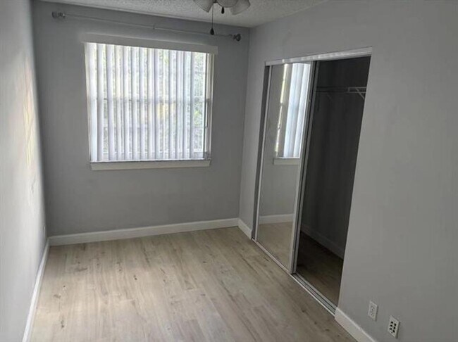 Building Photo - 11077 Longboat Dr