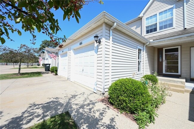 Building Photo - 655 Almas Ct