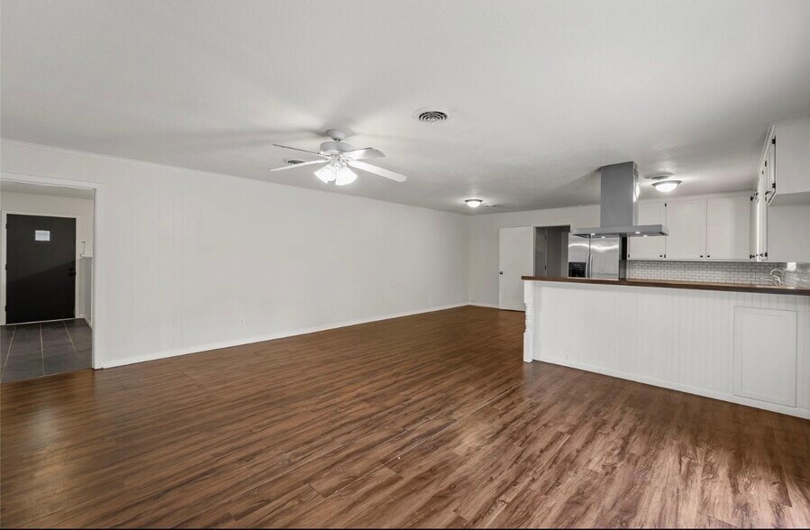 Building Photo - 8718 Panther Dr