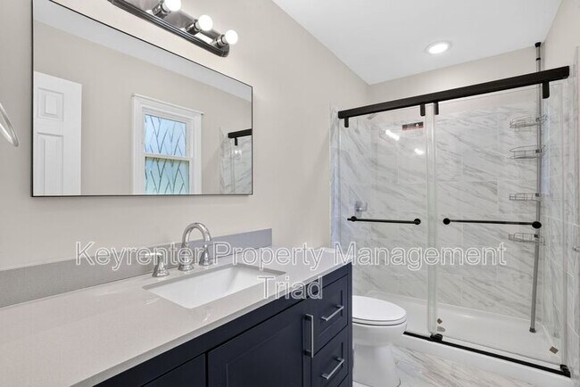 Building Photo - 5108 Lakeshore Ct