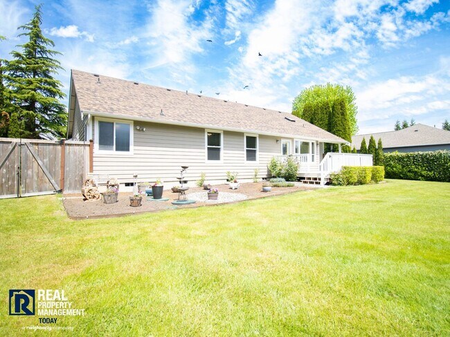 Building Photo - Beautiful 4BR Home Near Orting with Large Yard, Oversized Garage & A/C