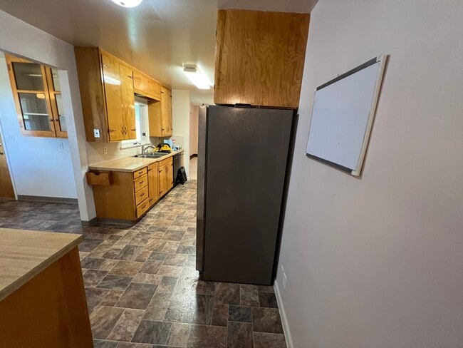 Building Photo - 429 E Pine St