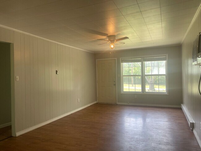 Building Photo - 307 N. Oak